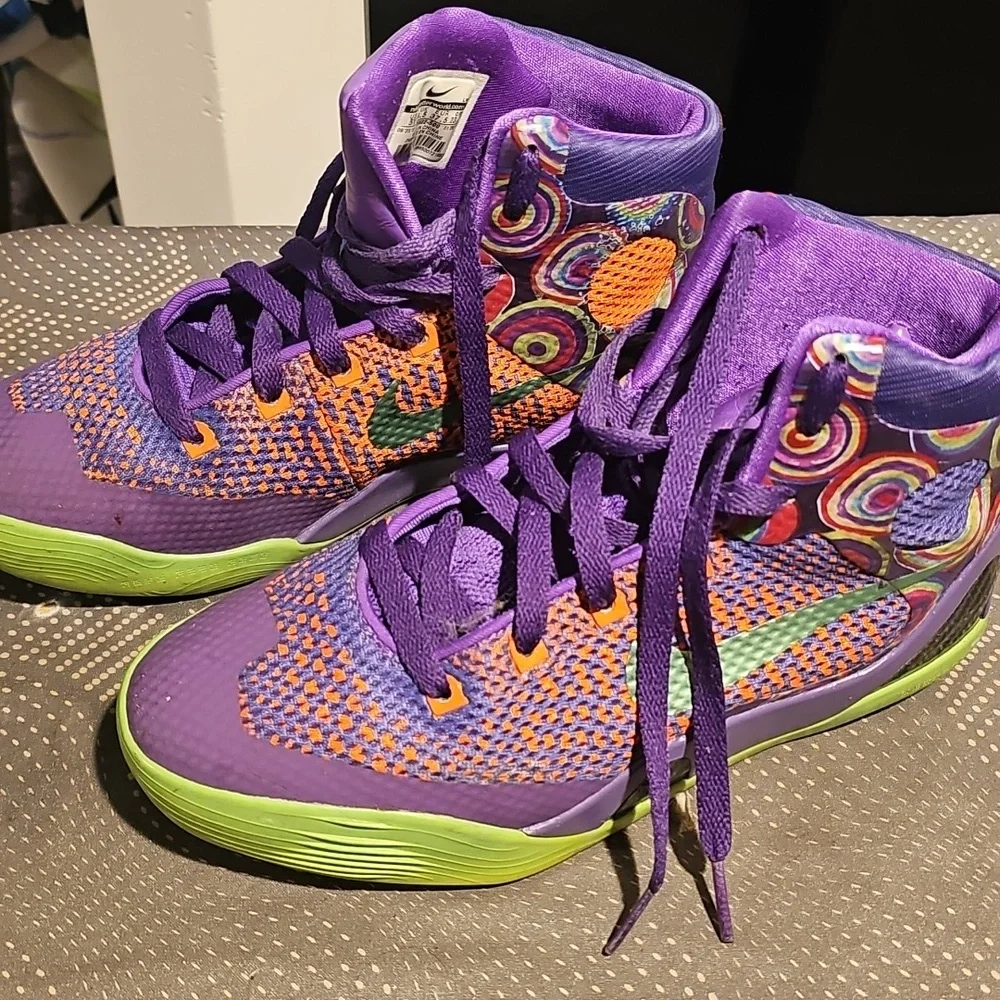 Nike KOBE 9 elite Purple Venom..size 5y...free Shpg